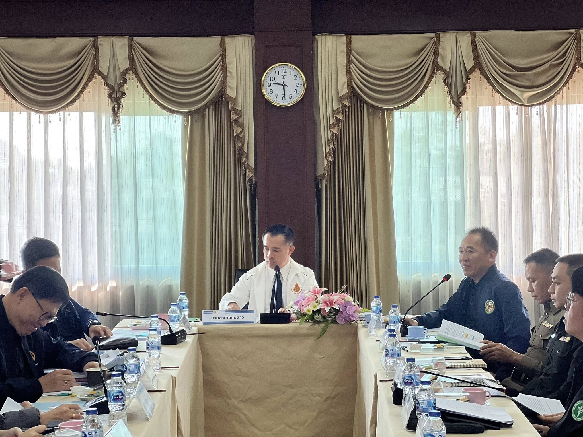 พช.แม่ลาว>>>ร่วมประชุมหัวหน้าส่วนราชการ หัวหน้าหน่วยงานรัฐวิสาหกิจ ผู้บริหารองค์กรปกครองส่วนท้องถิ่น กบอ.แม่ลาว ครั้งที่ 12/2568