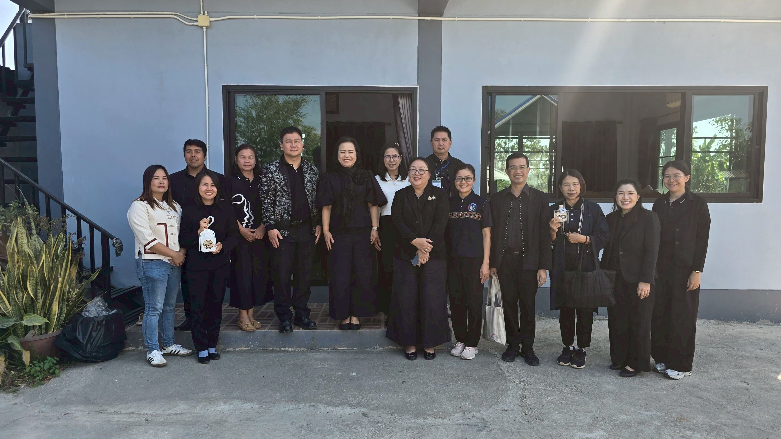 พช.แม่ลาว>>>ร่วมต้อนรับนางศุภลักษณ์ แก้วมณี ผู้ตรวจราชการกรมการพัฒนาชุมชน ปฏิบัติหน้าที่ผู้อำนวยการศูนย์ศึกษาและพัฒนาชุมชนลำปาง