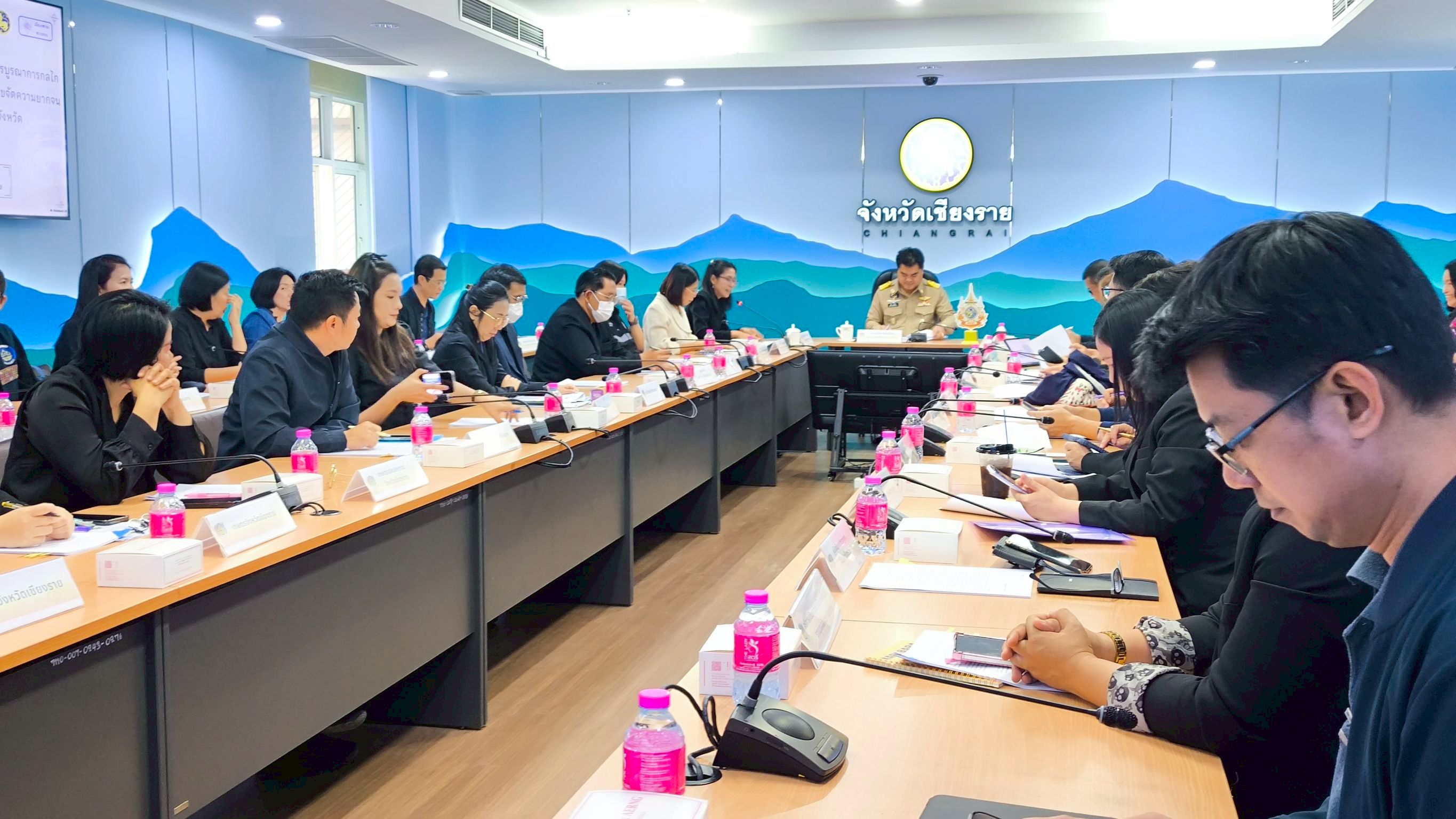 พช.แม่ลาว>>>ร่วมประชุมส่งเสริมการบูรณาการกลไกการขับเคลื่อน การขจัดความยากจนระดับจังหวัด ครั้งที่ 1/2569 