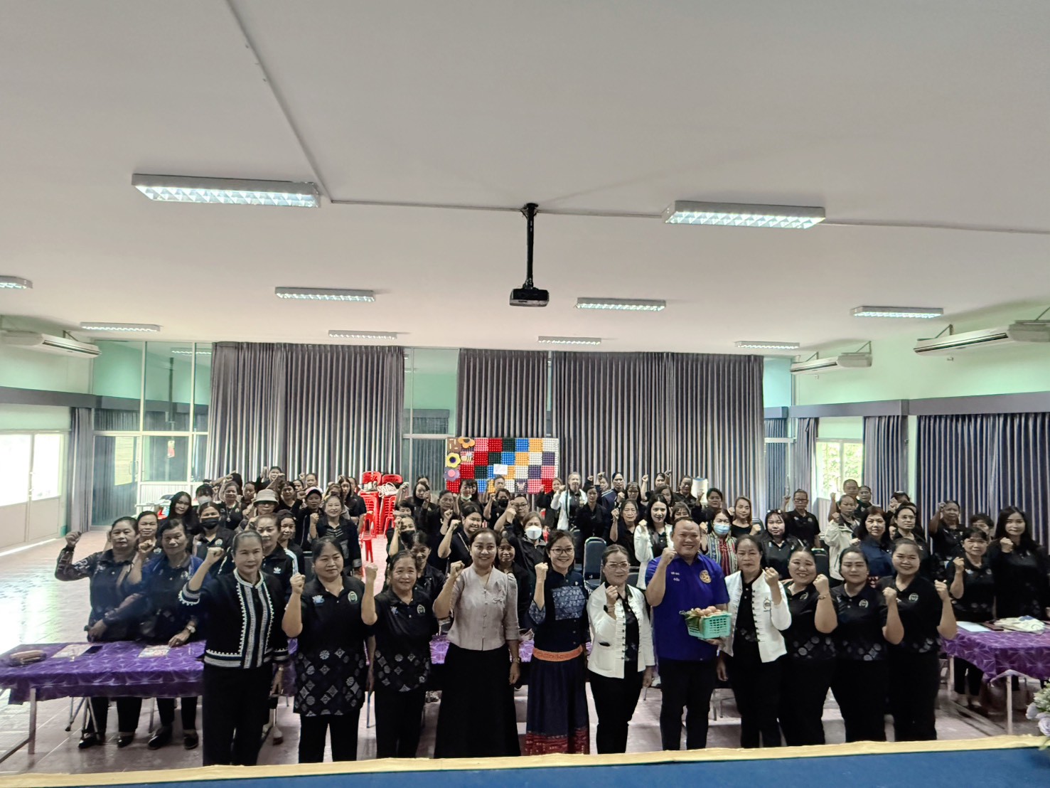 พช.แม่ลาว>>>ร่วมเป็นวิทยากรร่วมในโครงการพัฒนาศักยภาพด้านการทำงานเป็นทีม