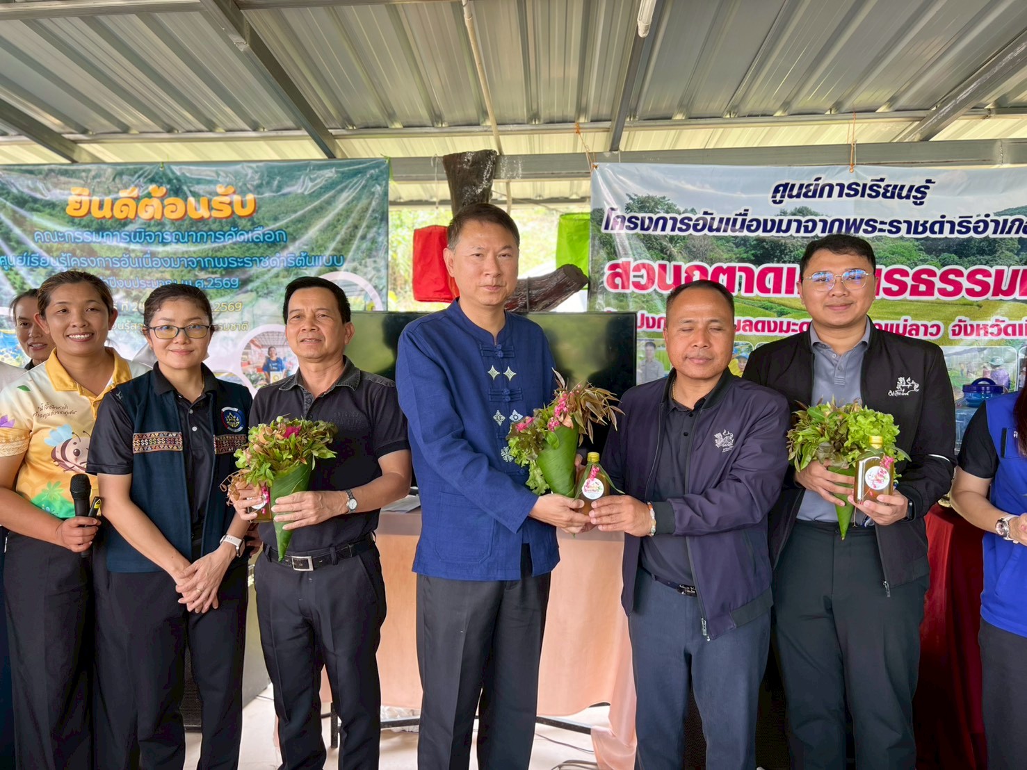 พช.แม่ลาว>>>ร่วมสนับสนุนและให้การต้อนรับคณะกรรมการตรวจประเมินผลงาน โครงการ 1 จังหวัด 1 ศูนย์การเรียนรู้ โครงการอันเนื่องมาจากพระราชดำริต้นแบบ ประจำปีงบประมาณ พ.ศ.2569