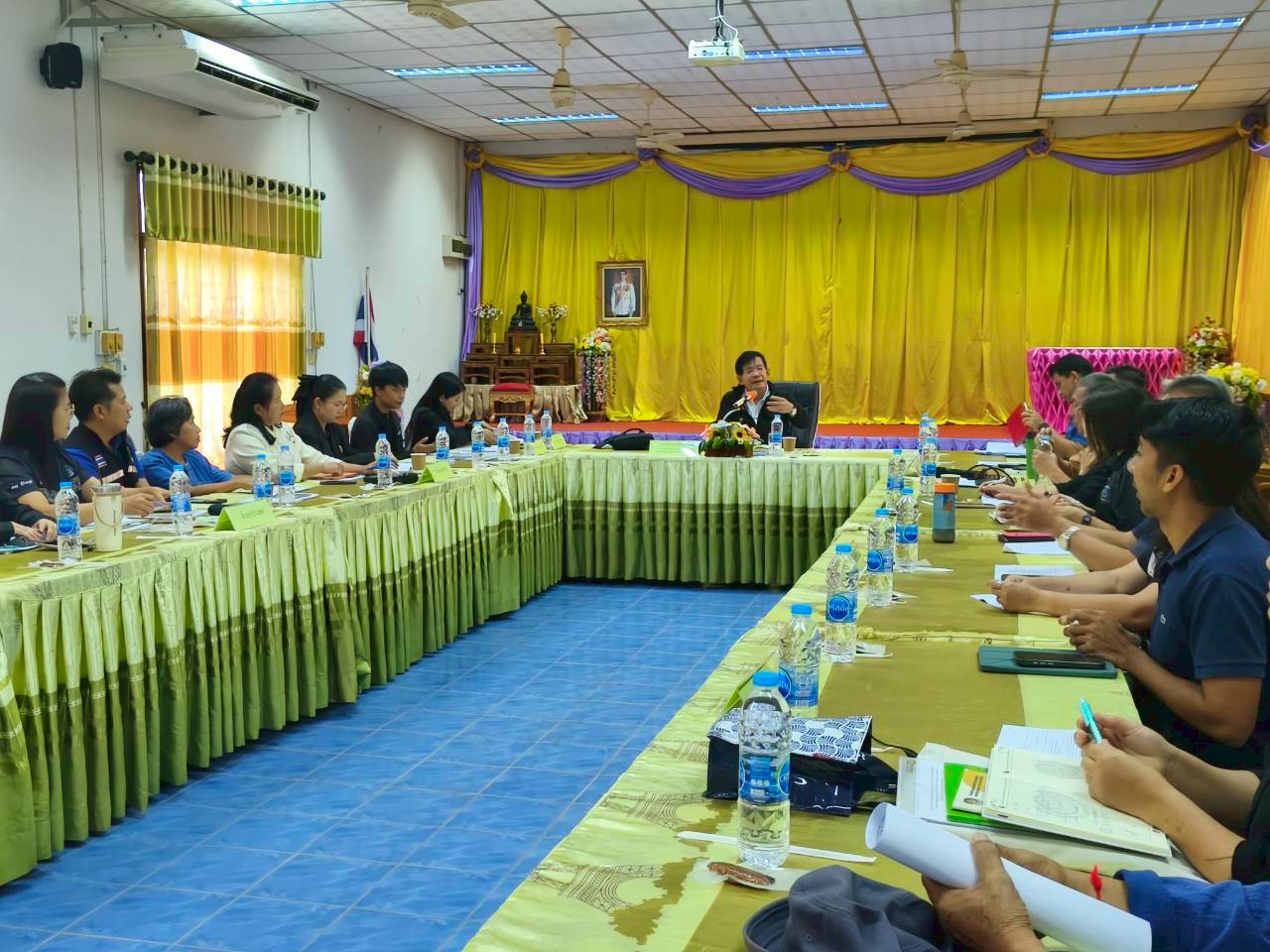 พช.แม่ลาว>>>ร่วมประชุมเพื่อขับเคลื่อนโครงการ "ด้วยจงรักและภักดี" สร้างประโยชน์ให้ชุมชน ประชาชนมีความสุข