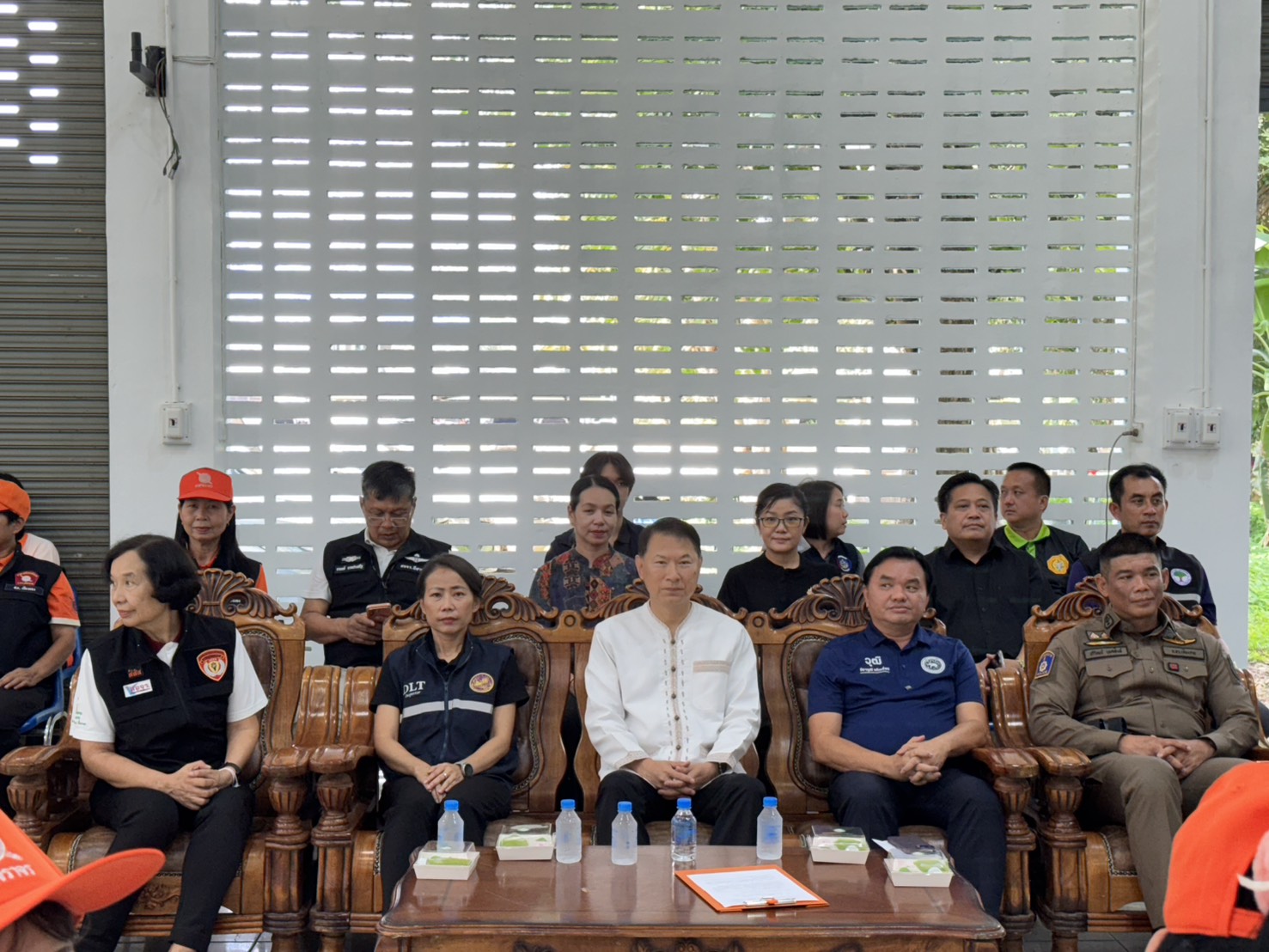 พช.แม่ลาว>>>ร่วมพิธีเปิดโครงการฝึกอบรมอาสาจราจรหญิงแกนนำชุมชน (กองร้อยน้ำส้มอำเภอแม่ลาว) เสริมสร้างเครือข่ายความปลอดภัยทางถนนในระดับพื้นที่