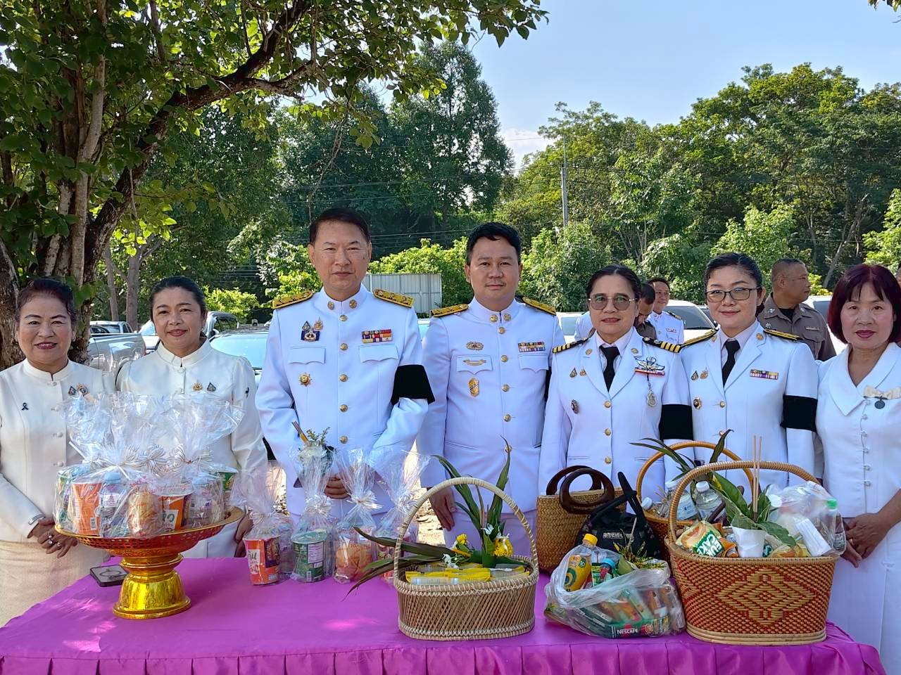 พช.แม่ลาว>>>ร่วมพิธีเจริญพระพุทธมนต์และทำบุญตักบาตรถวายพระราชกุศล เนื่องในโอกาสพระราชพิธีมหามงคลเฉลิมพระชนมพรรษา 4 รอบ สมเด็จพระนางเจ้าฯ พระบรมราชินี 3 มิถุนายน 2569